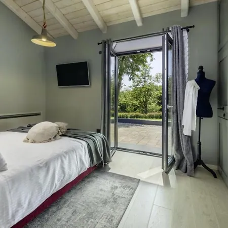 Villa Bijur In Brajkovici - Haus Fuer 8 Personen Pazin