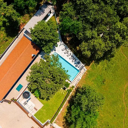 Villa Bijur In Brajkovici - Haus Fuer 8 Personen *