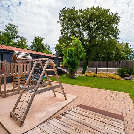 Villa Bijur In Brajkovici - Haus Fuer 8 Personen *