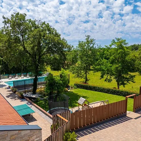 Bijur In Brajkovici - Haus Fuer 8 Personen パジン